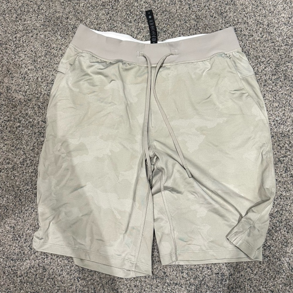 Lululemon Men’s T.H.E. Short - size medium